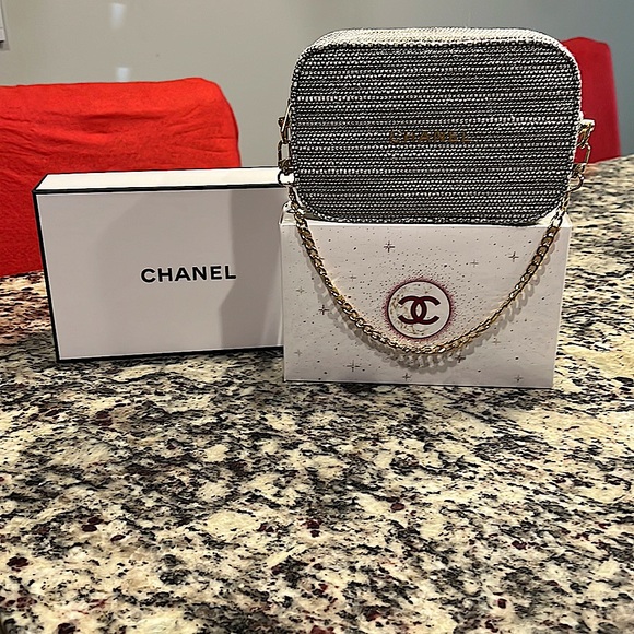 CHANEL Bags Chanel Holiday 222 Cosmetic Bag In Silver Tweed Made